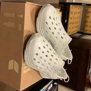 Men’s Size 11 Kane slip on shoes